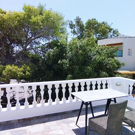 Art - Kitchen & Washing Machine Bed and breakfast