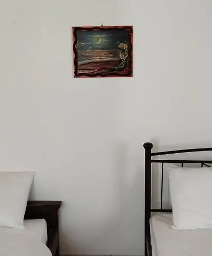 Art - Kitchen & Washing Machine Bed and breakfast