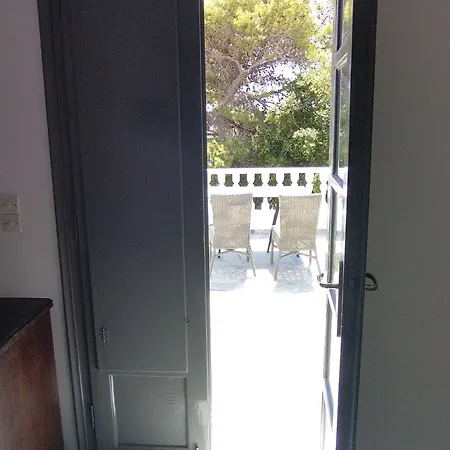 Art - Kitchen & Washing Machine Perissa (Santorini)