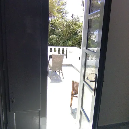 Art - Kitchen & Washing Machine Bed & Breakfast 3*