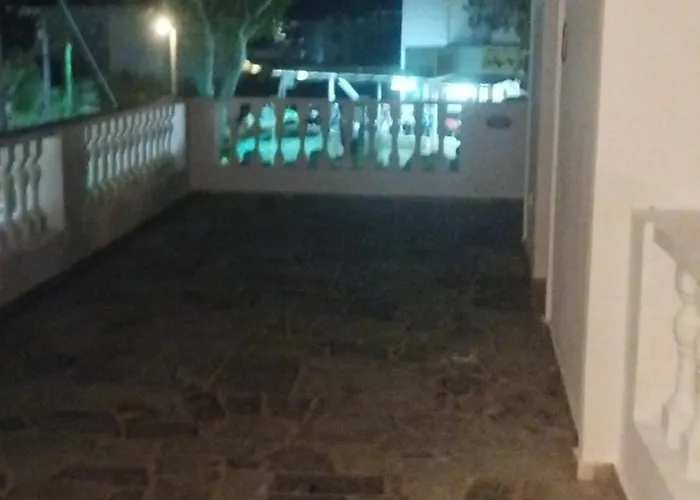 Art - Kitchen & Washing Machine Nocleg ze śniadaniem Perissa (Santorini)